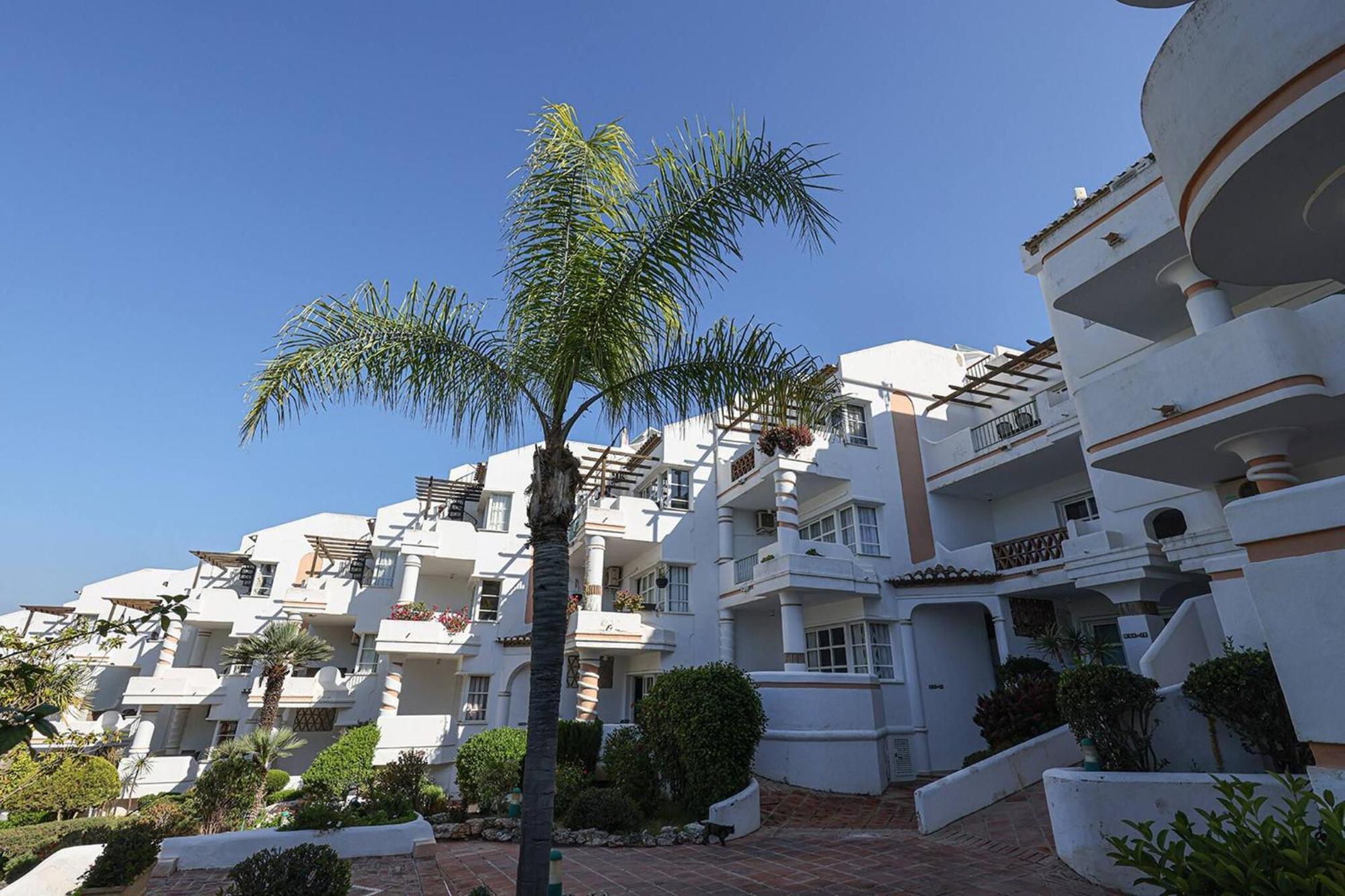 053 - Two Bed Mijas Golf Apartment In Popular Matchroom Golf Club Fuengirola Bagian luar foto