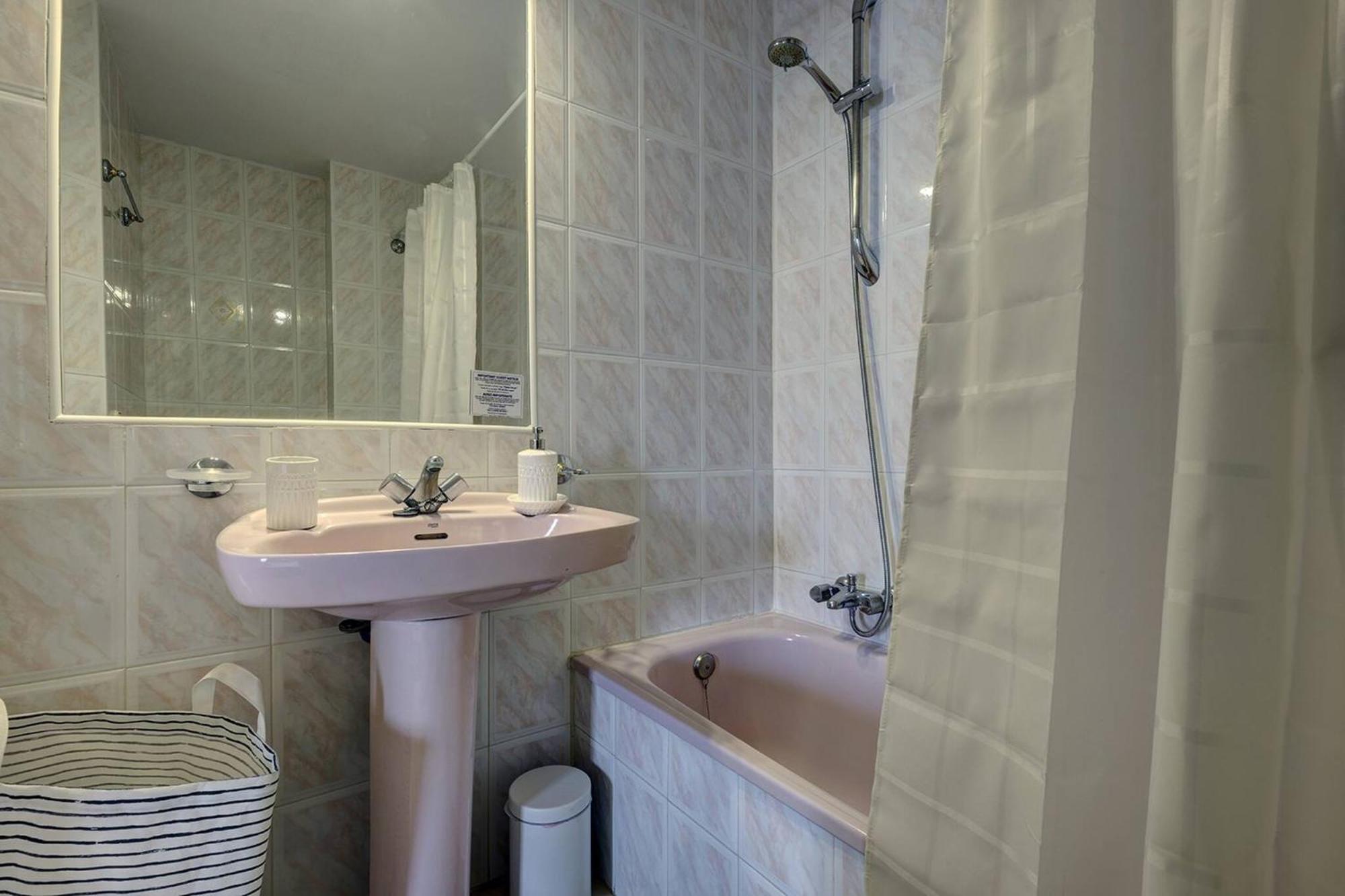 053 - Two Bed Mijas Golf Apartment In Popular Matchroom Golf Club Fuengirola Bagian luar foto